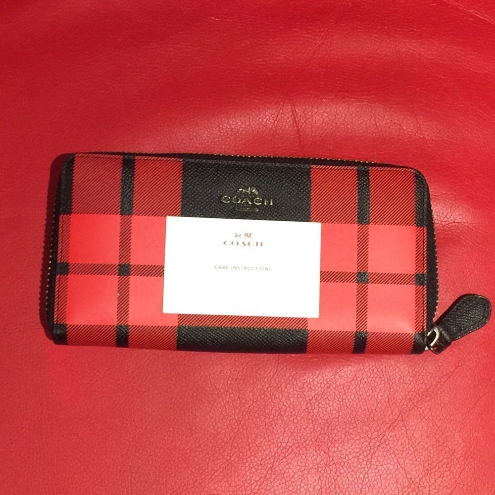 Brand new Coach wallet - Picture 7 of 13